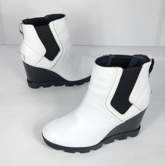 Sorel White and Black Wedge Ankle Boots #737 Size 7 - Picture 2 of 11